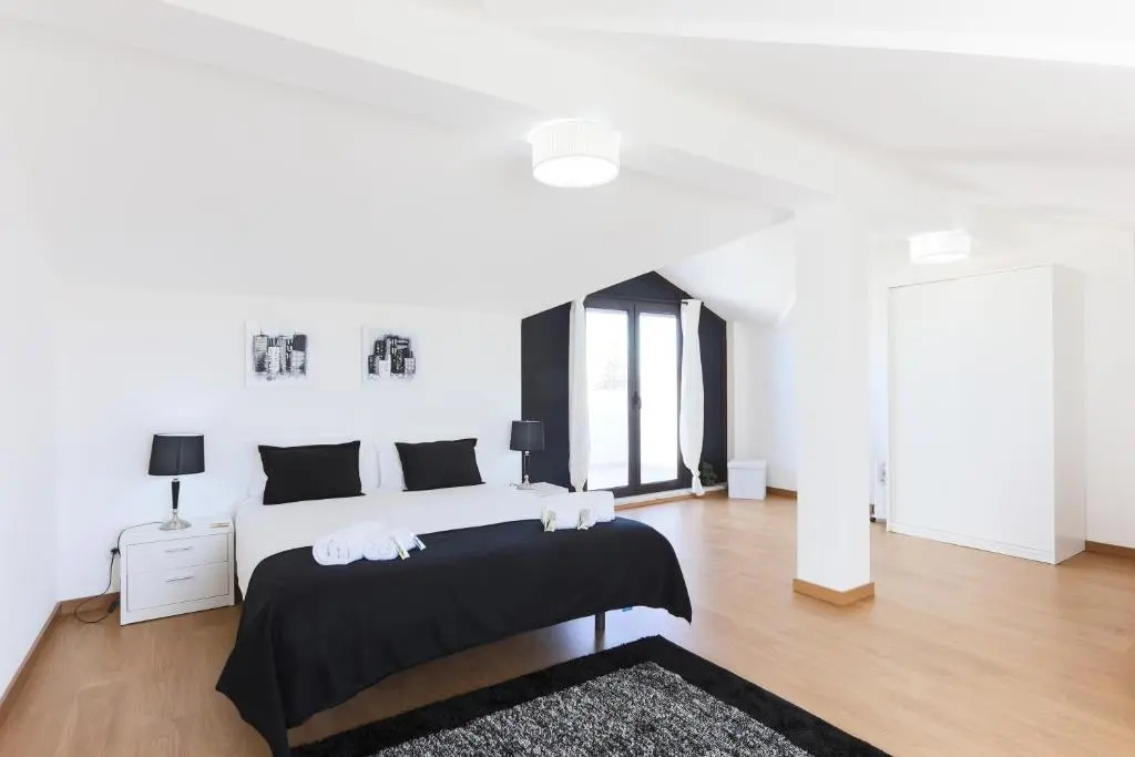 Standard Double room with balcony (full double bed)