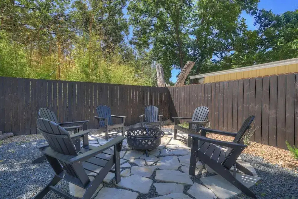 Southern Charm - Near Main With Hot Tub