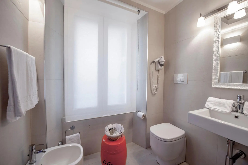 Deluxe Double room (full double bed)