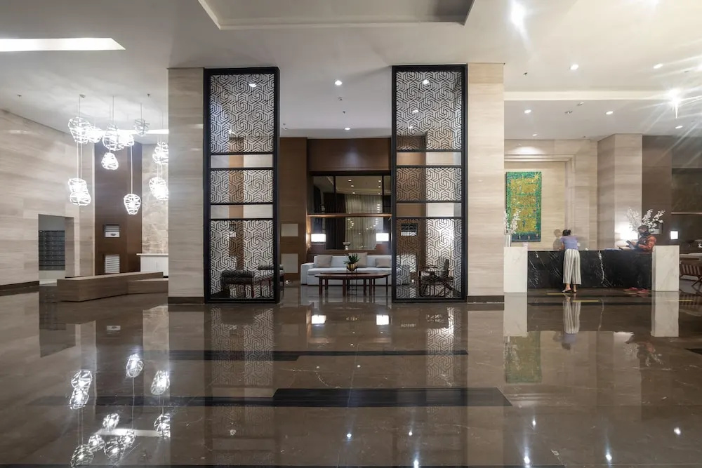 Lobby & Reception