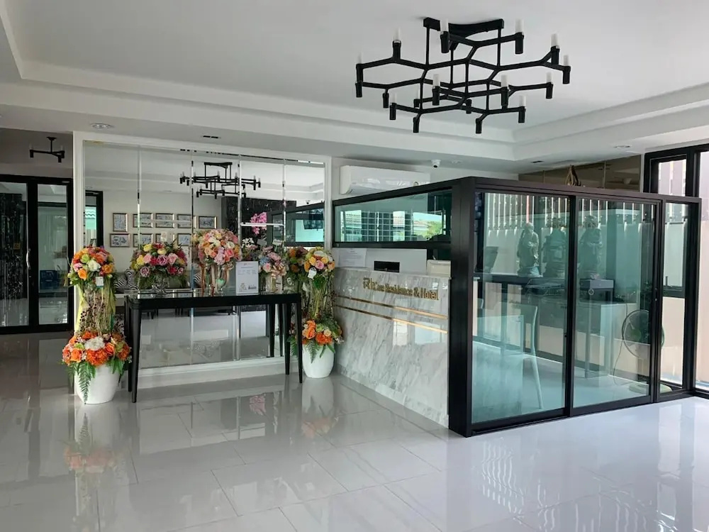 Icare Residence & Hotel — фото