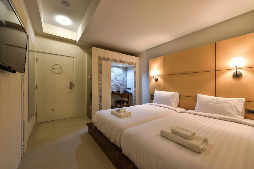 Hotel October — 5