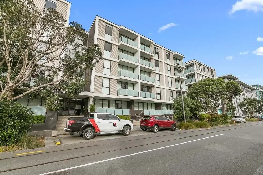 Zodiaks 2 Bedroom Apartment Pool Gym Parking