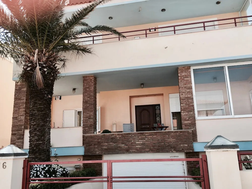 Savvas Surf House