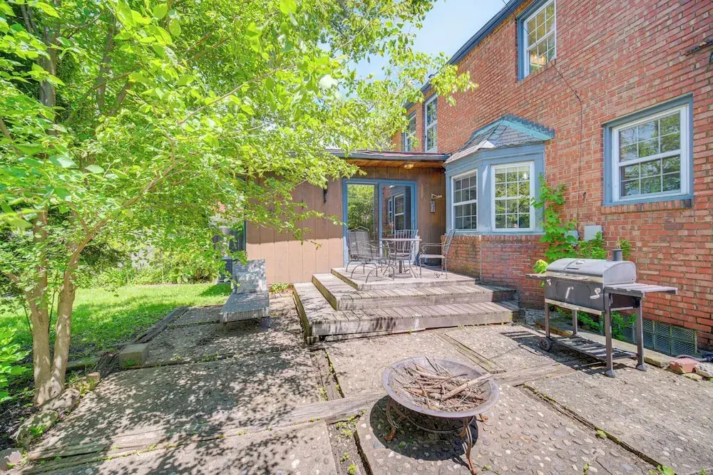 9 Mi to Cleveland: Home Near Hospitals & Colleges