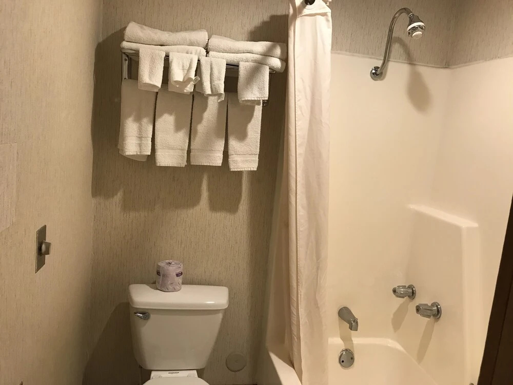Standard Quadruple room with lake view