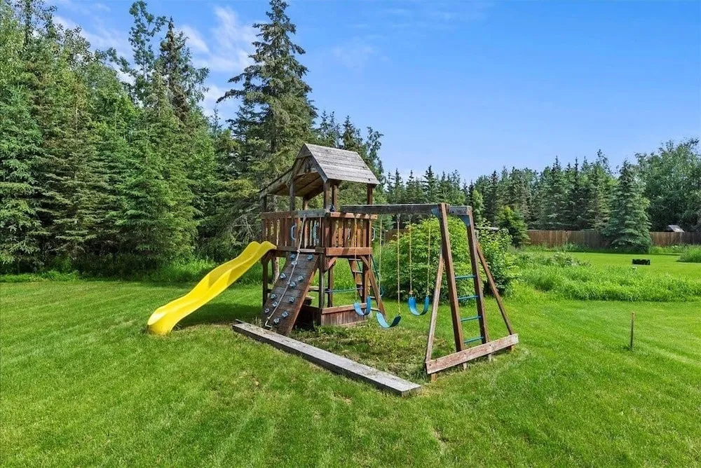 Moose Meadow 5 Bedroom Home by RedAwning