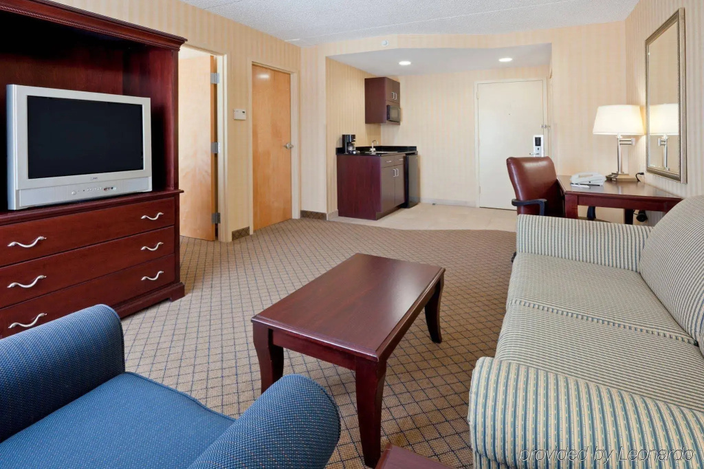 Holiday Inn Express Hotel & Suites West Long Branch by IHG - Général