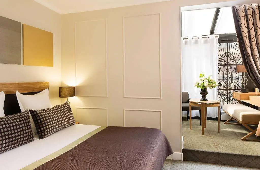 Deluxe Veranda Double room (full double bed)
