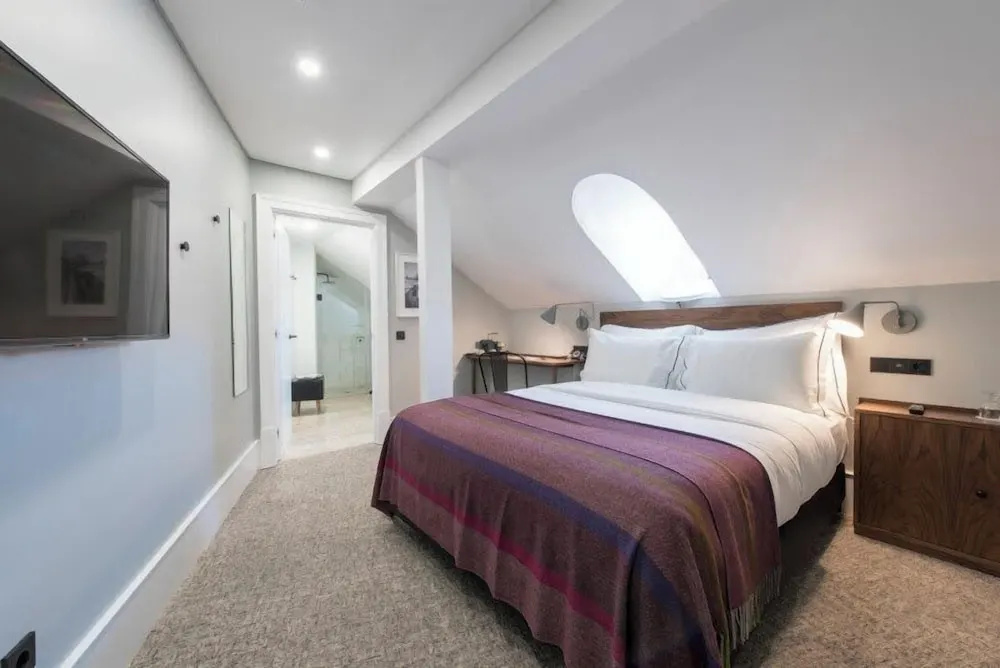 Double Attic room (full double bed)