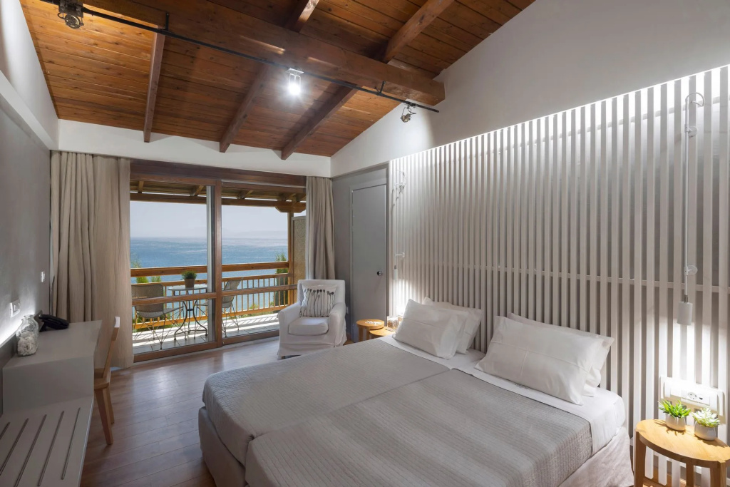 Deluxe Double room with sea view (full double bed)
