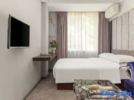 Deluxe Double room (full double bed)