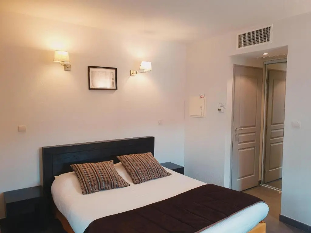 Standard Double room with pool view (full double bed)