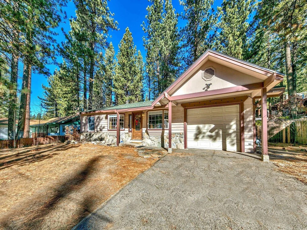 2556h Lazy Bear's Den 2 Bedroom Cottage by RedAwning