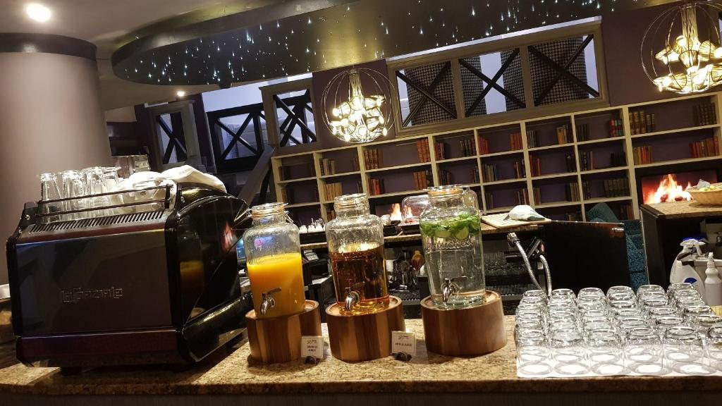 St James Hotel - 7