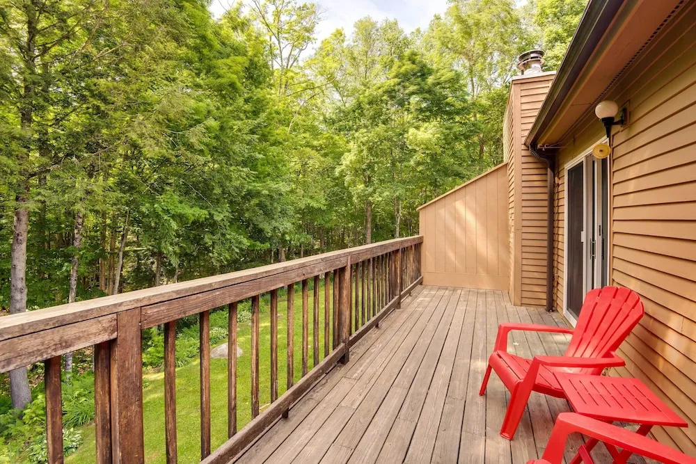 Lovely White Mountains Condo: Hike, Ski & Unwind!