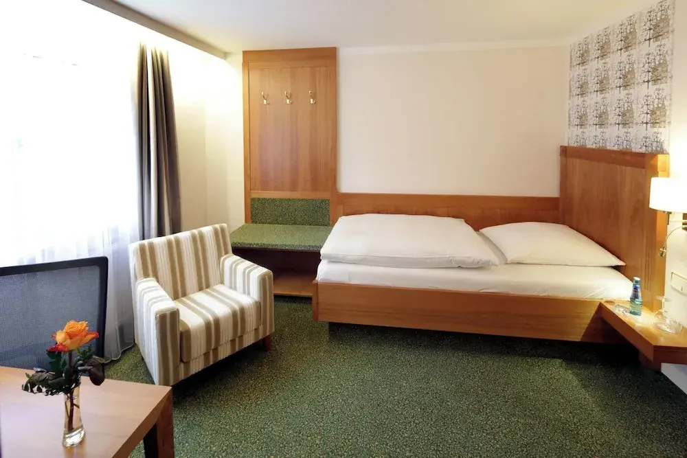 Standard Single room with courtyard view