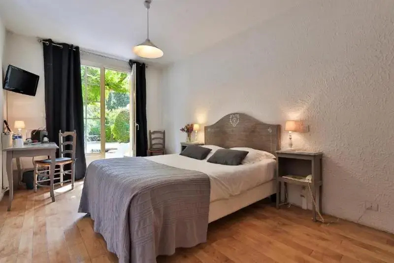Standard Double room with balcony (full double bed)