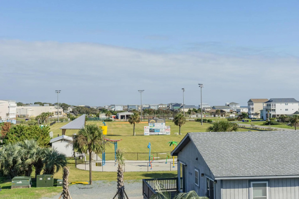 Kiki Hut by Oak Island Accommodations