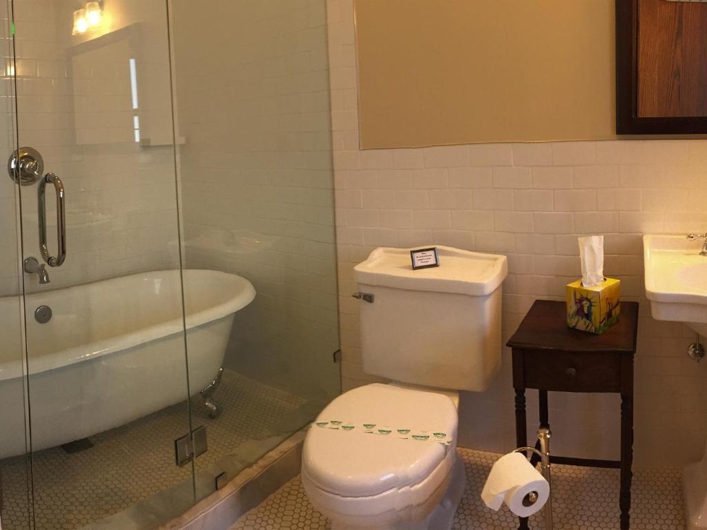 Dartmouth House Inn
