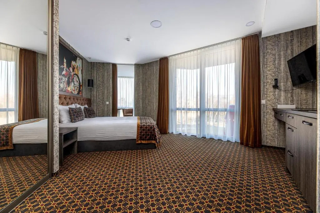 Deluxe Double room (full double bed)