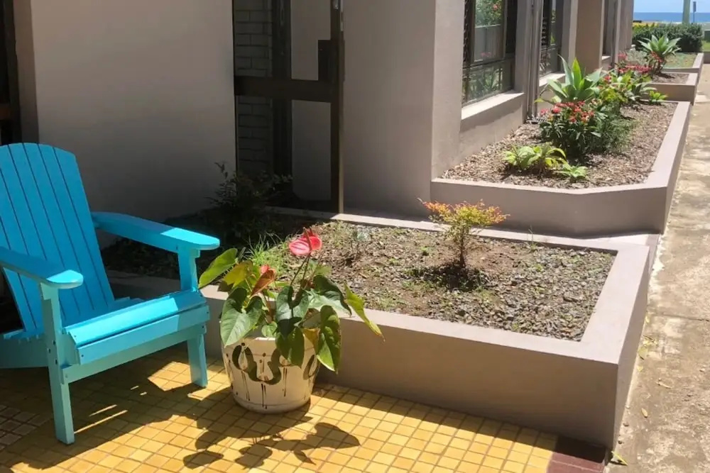 Lovely 1 Bedroom Apartment Steps to the Beach