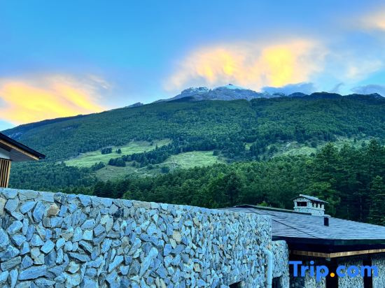 Shangri-La Yunye Mountain Retreat Starry Sky Homestay (Haba Snow Mountain Branch)
