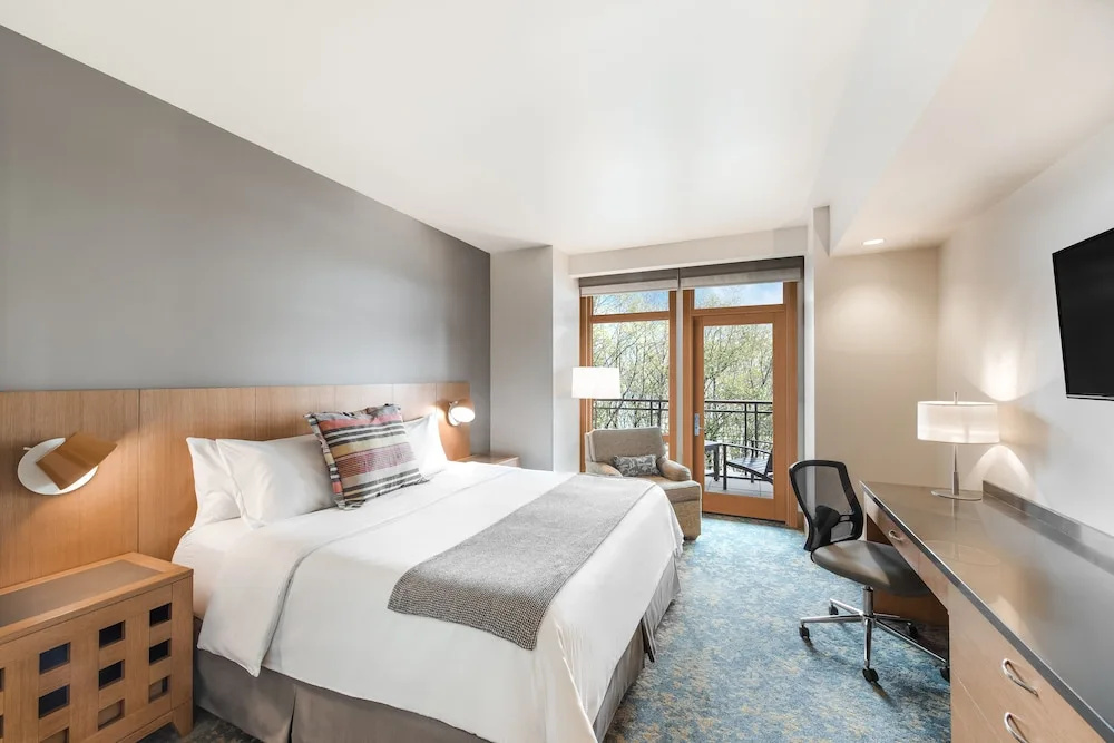 Deluxe Double room with balcony (full double bed)