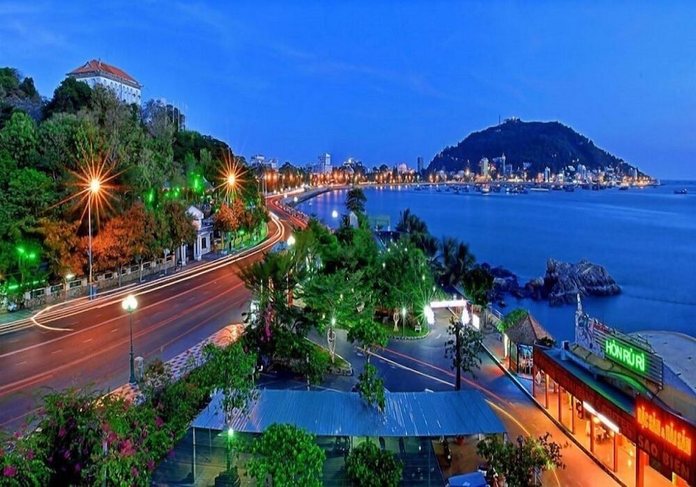 Beach & Waterfront