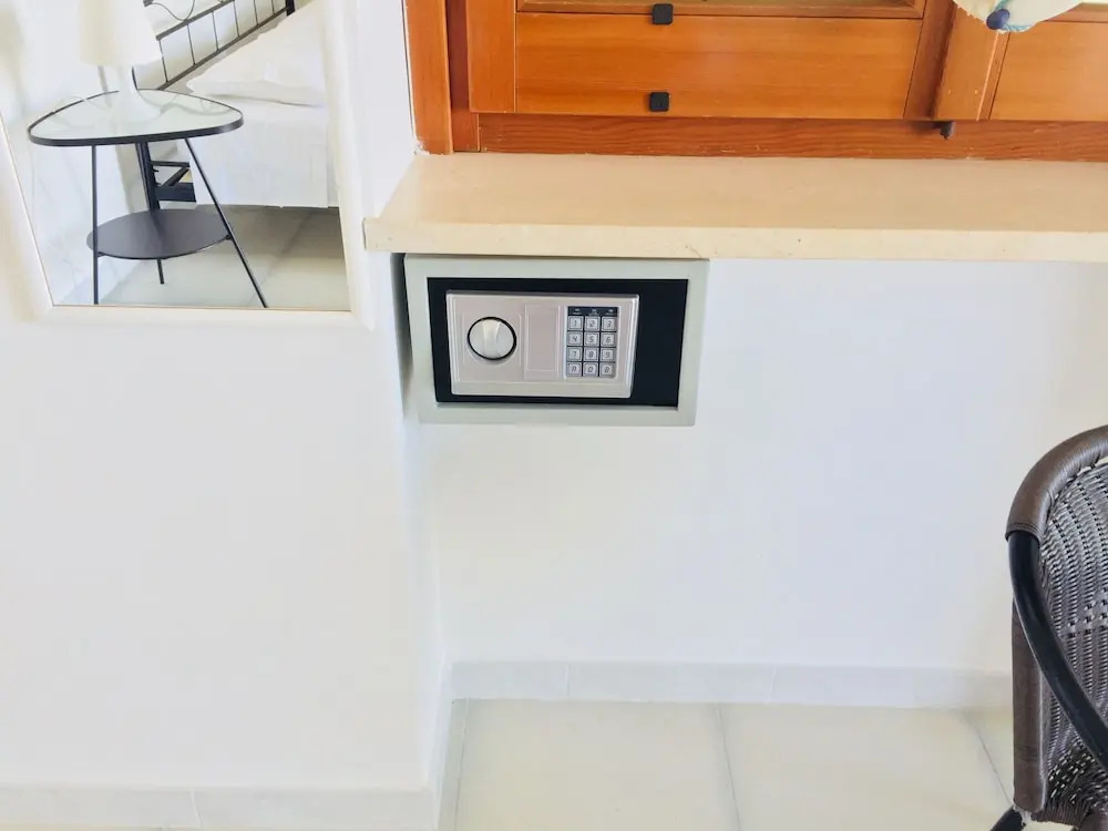 Classic Double room with sea view (full double bed)