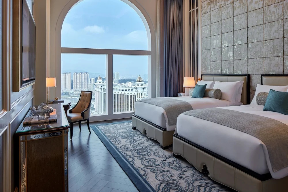 Double Suite (full double bed)