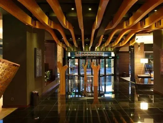 Lobby & Reception
