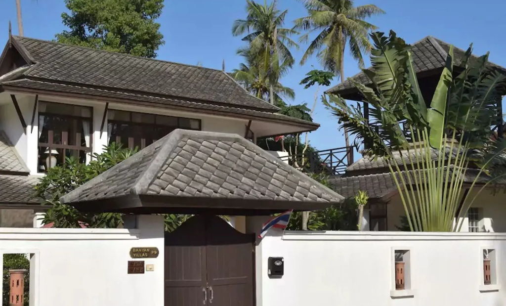 4 Bedroom Villa Gold Footsteps to Beach