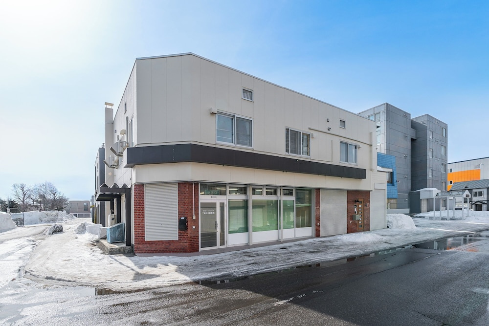 E-Us Sakaedori House