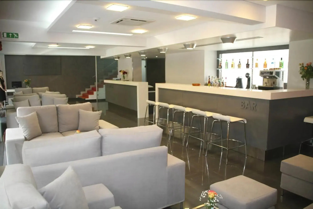 Food & Beverage