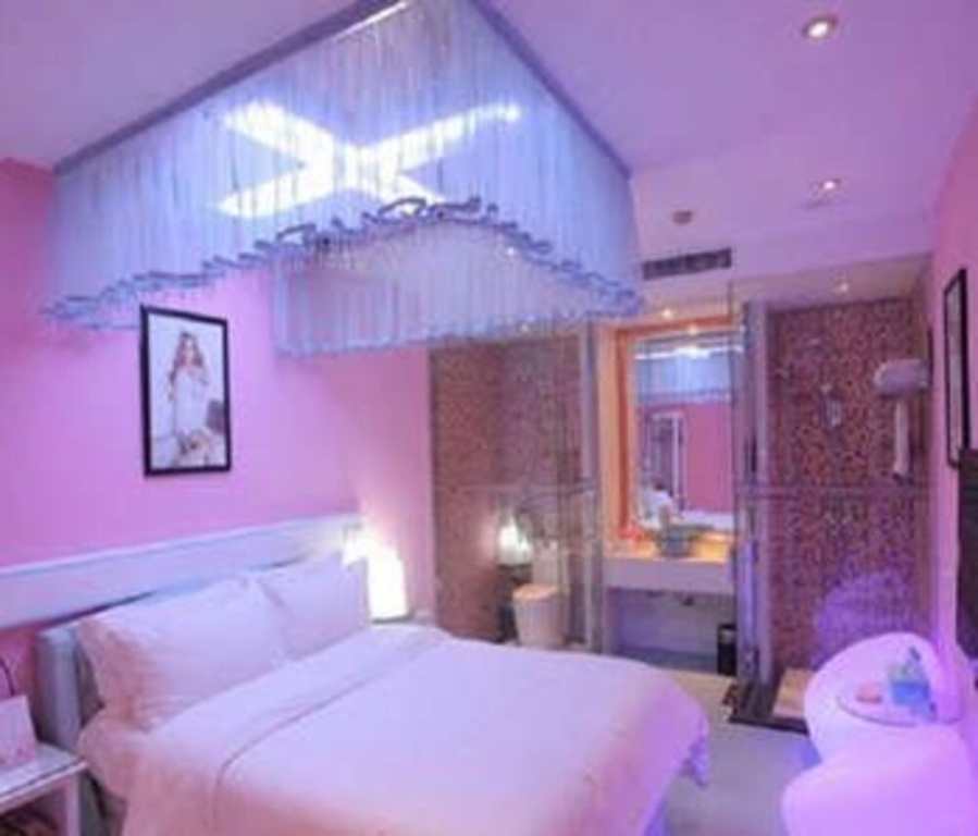 Love Couple Theme Hotel (Wuhan Jianghan Road Pedestrian Street)