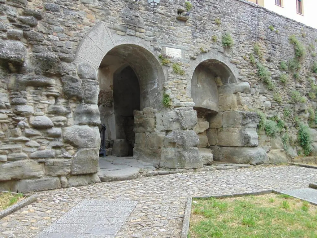 Domus Ghibellinae-Fonte di San Benedetto - Chambres