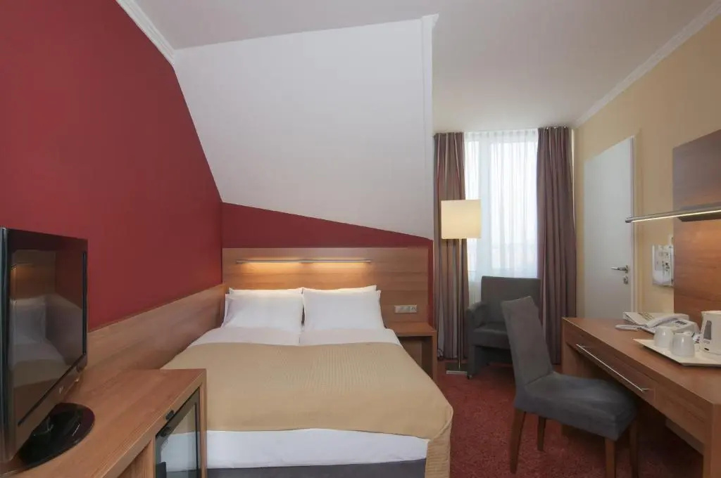 Standard Double room (full double bed)