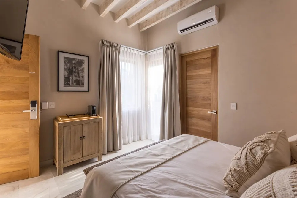 Grand room