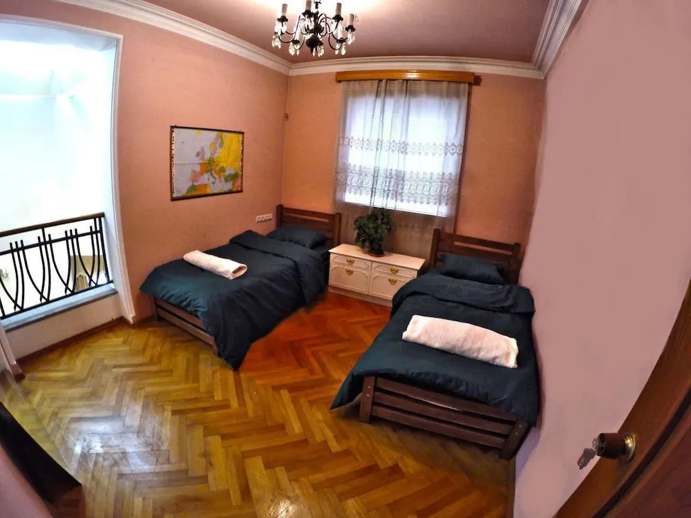 Deluxe Double room (full double bed)
