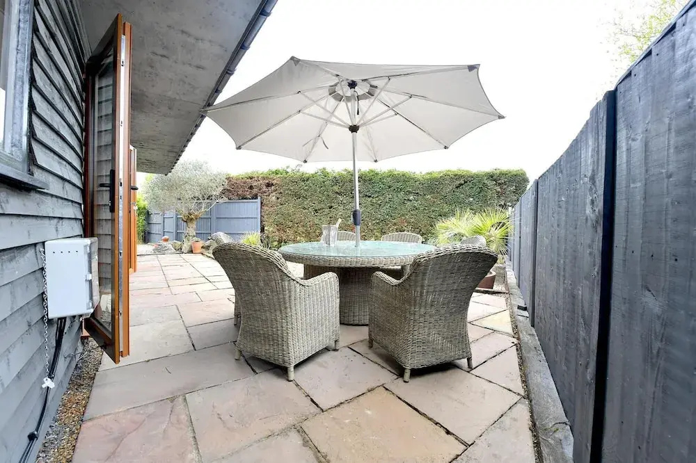 Gorgeous 3BD Cottage in the Heart of Guildford