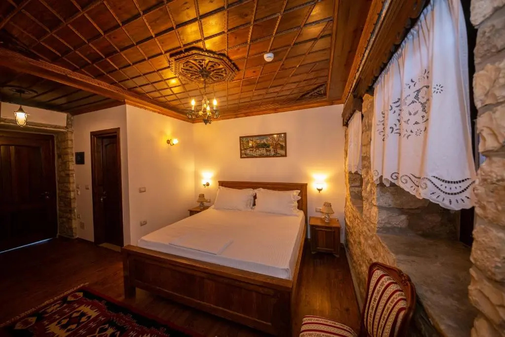 Deluxe Double room (full double bed)