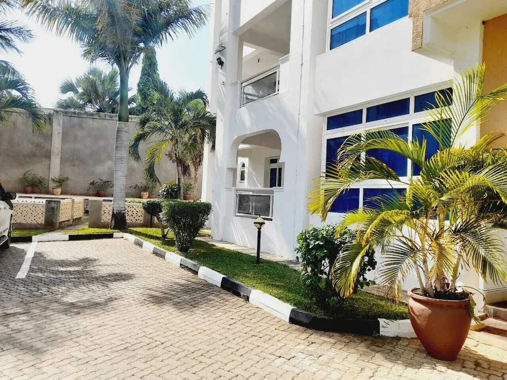 Lux Suites Dofils Almasi Apartments