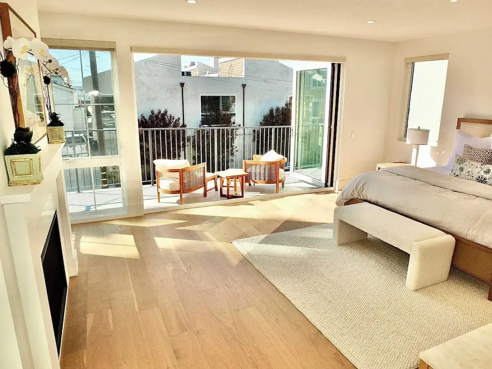 Beach Paradise Stunning 3-story in Long Beach! — фото 4