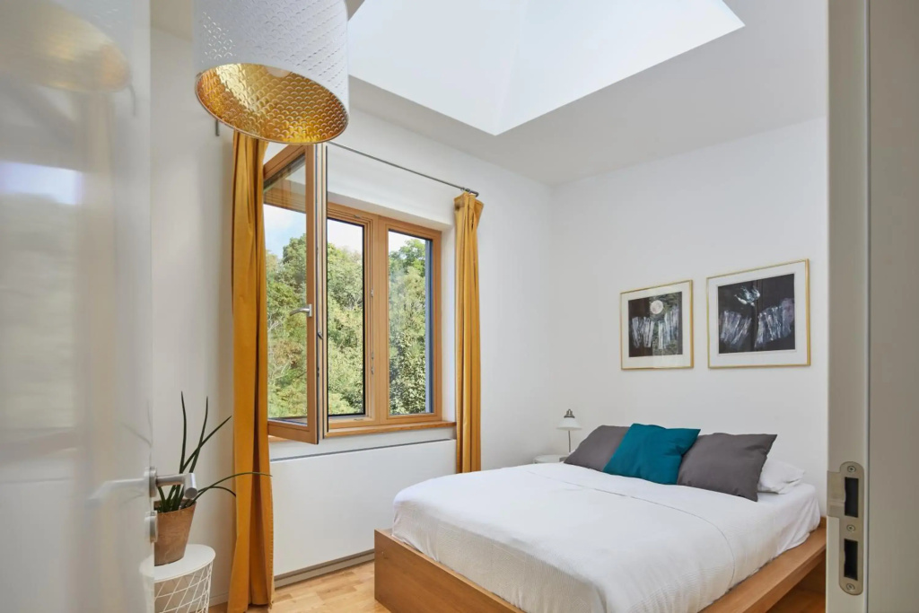 Spacious Loft in Žižkov by Prague Days