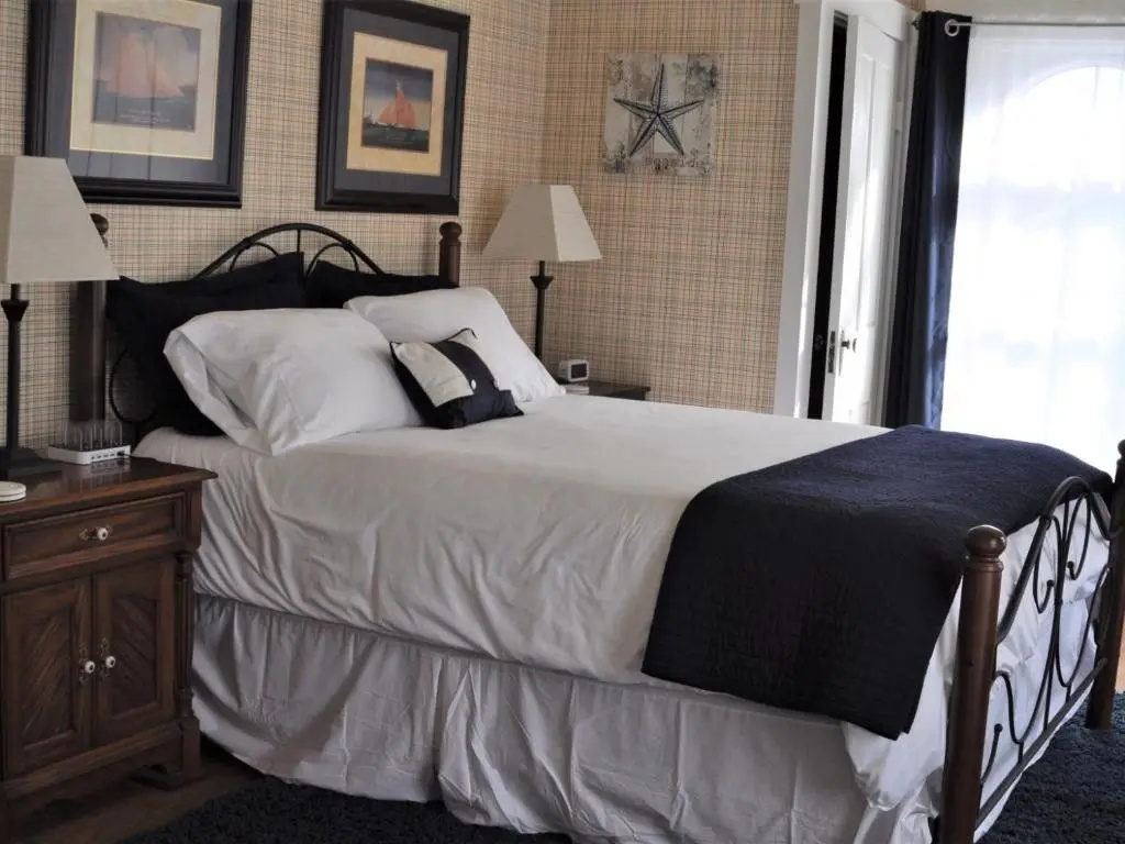 Deluxe Double room (full double bed)
