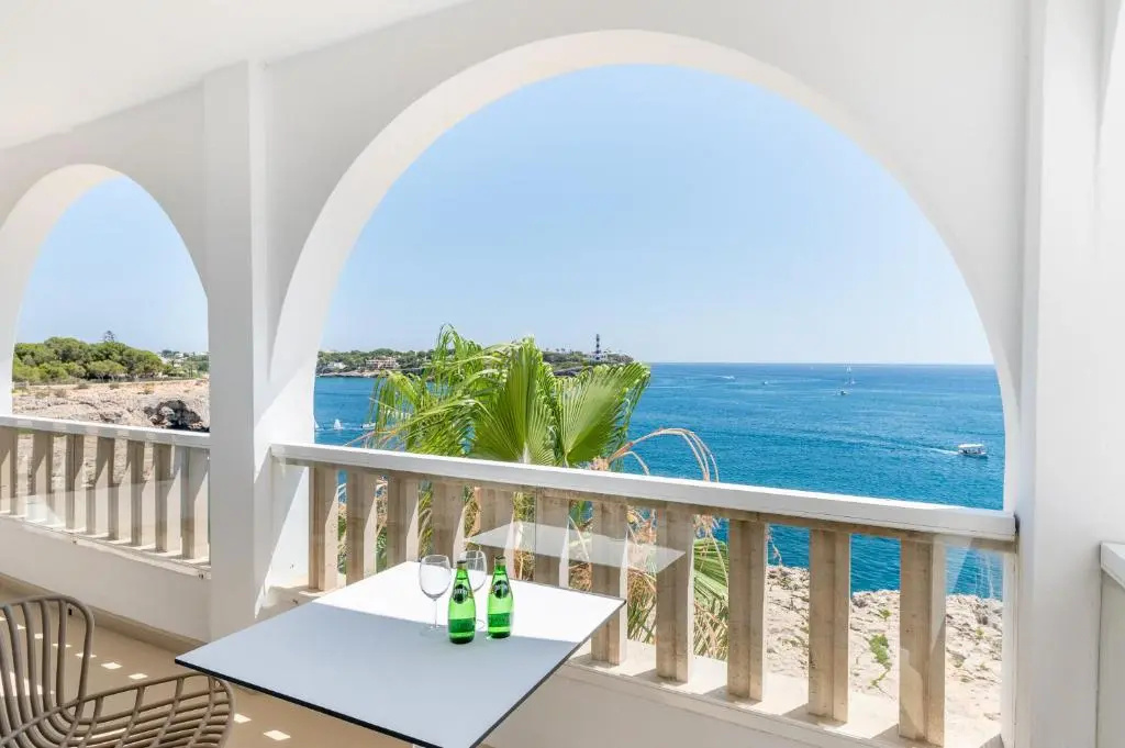 1 Bedroom Apartment with sea view