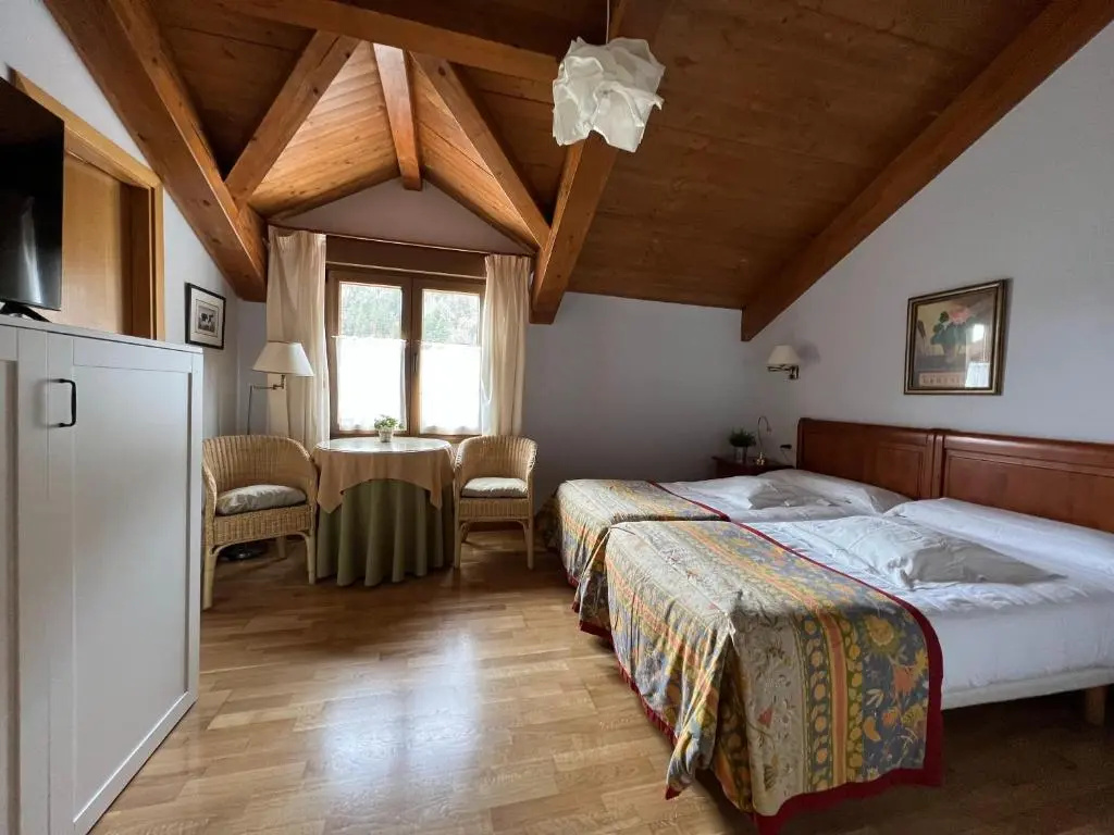 Standard Quadruple room (full double bed and twin beds)