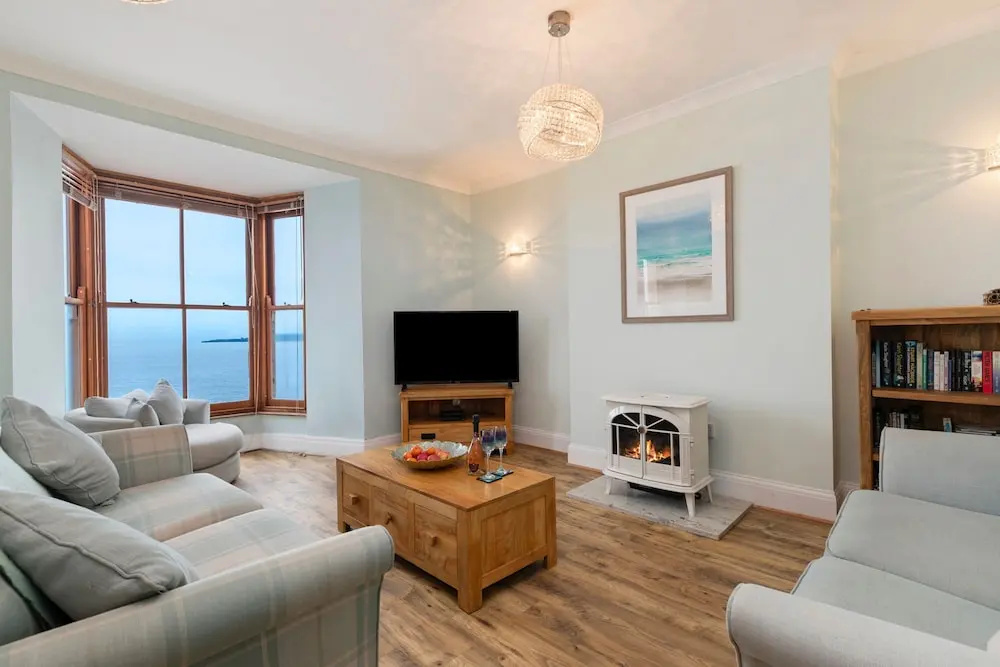 6 Paragon Court - Sea Front Apartment