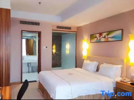 Deluxe Double Suite with city view full double bed